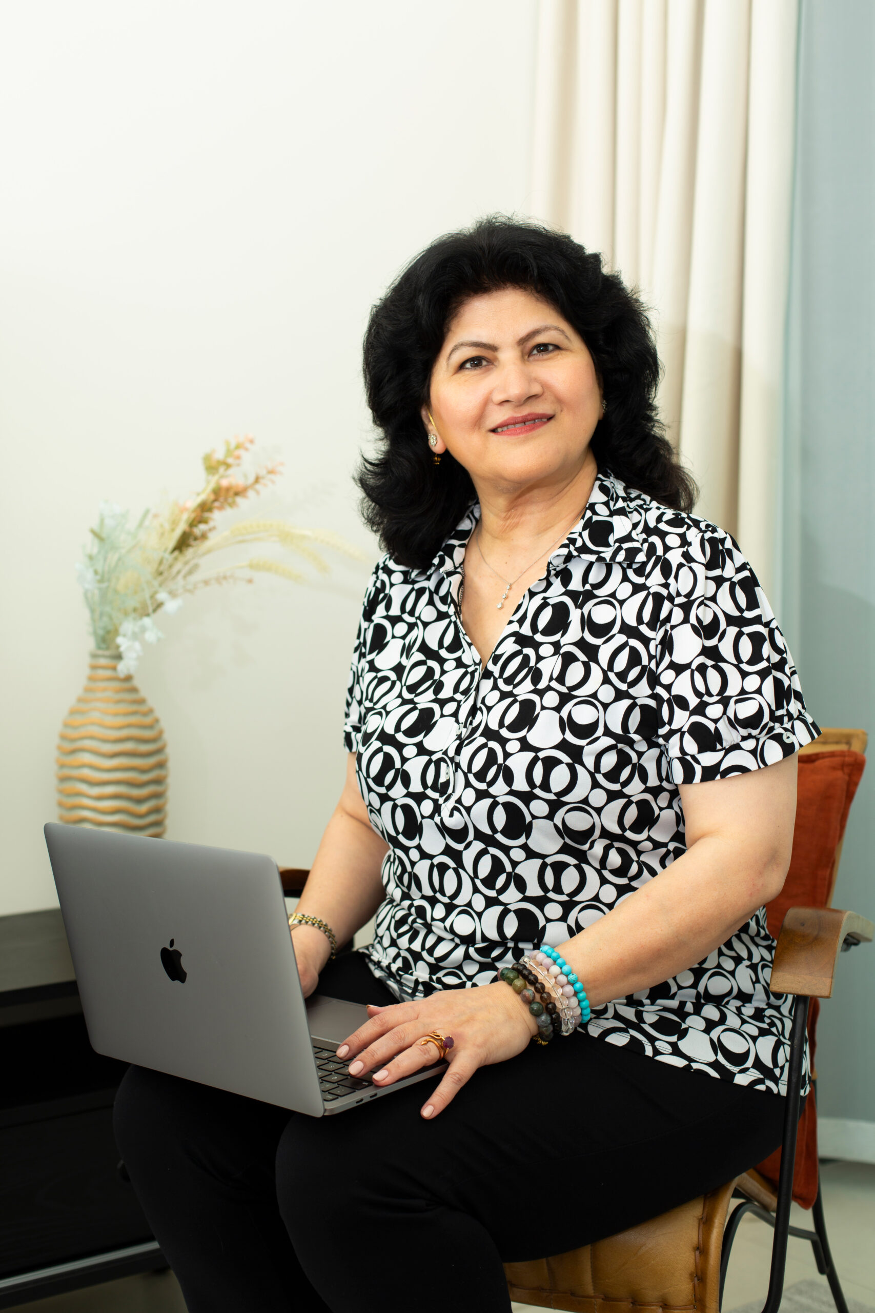 Beat anxiety & stress with top rated life coach in Dubai, Anita Raina, Anita Kaul Atmaanaan.